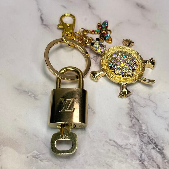 Louis Vuitton Lock & Key #316 w/ a Crystal Turtle & Rainbow Dragonfly Keychain - Picture 1 of 5